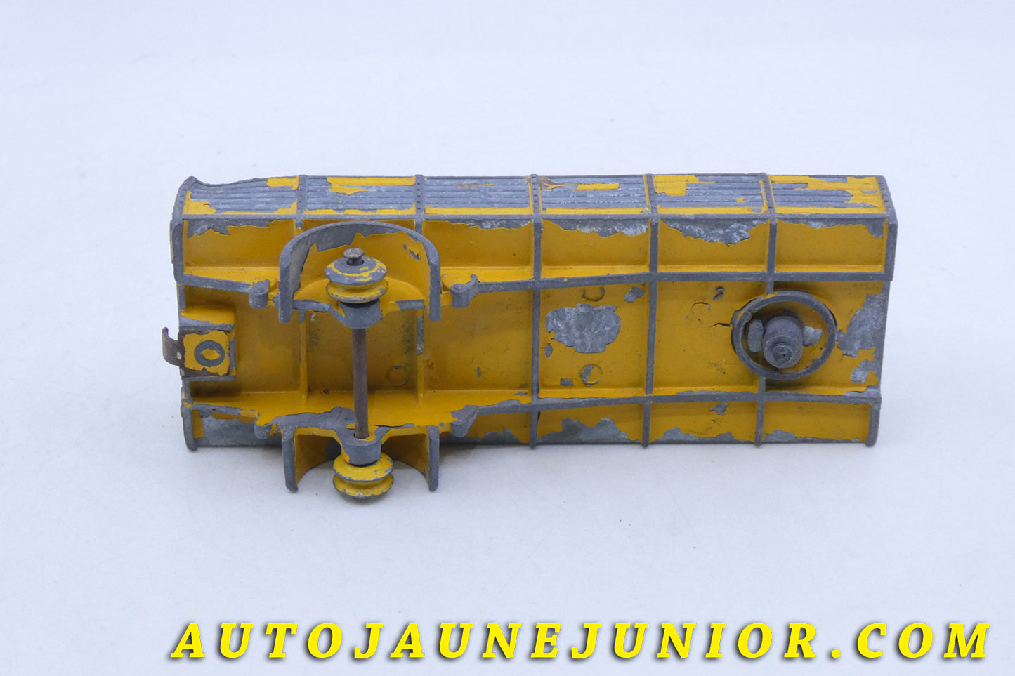 Le Dinky Toys Remorque Remorque Semi ridelles est en vente sur Auto Jaune Junior ! Découvrez nos collections de diecast Tekno, Politoys, Mebetoys, Mercury, Joal, Diapet, Märklin, TootsieToys.AutoJaune Junior ; Vous avez le même jouet ? Profitez de notre expertise pour vous accompagner dans la vente de vos modèles ou votre collection ! Nous achetons tous lots de miniatures ! Contactez nous !