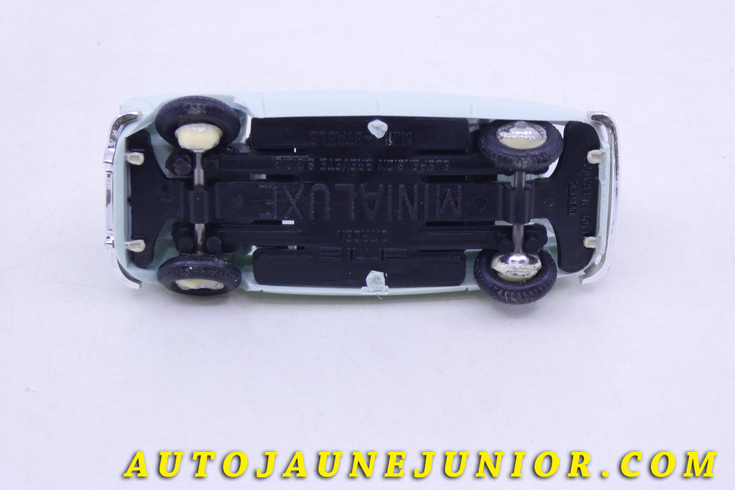 Le Minialuxe Citroën Ami 6 Break est en vente sur Auto Jaune Junior ! Découvrez nos collections de diecast Tekno, Politoys, Mebetoys, Mercury, Joal, Diapet, Märklin, TootsieToys.AutoJaune Junior ; Vous avez le même jouet ? Profitez de notre expertise pour vous accompagner dans la vente de vos modèles ou votre collection ! Nous achetons tous lots de miniatures ! Contactez nous !