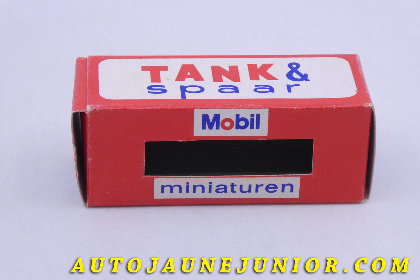 Le Majorette Document Boite vide Tank & Spaar est en vente sur Auto Jaune Junior ! Découvrez nos collections de diecast Tekno, Politoys, Mebetoys, Mercury, Joal, Diapet, Märklin, TootsieToys.AutoJaune Junior ; Vous avez le même jouet ? Profitez de notre expertise pour vous accompagner dans la vente de vos modèles ou votre collection ! Nous achetons tous lots de miniatures ! Contactez nous !