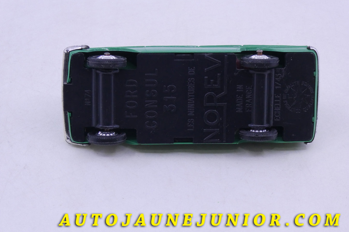 Le Norev Ford Consul 315 est en vente sur Auto Jaune Junior ! Découvrez nos collections de diecast Tekno, Politoys, Mebetoys, Mercury, Joal, Diapet, Märklin, TootsieToys.AutoJaune Junior ; Vous avez le même jouet ? Profitez de notre expertise pour vous accompagner dans la vente de vos modèles ou votre collection ! Nous achetons tous lots de miniatures ! Contactez nous !