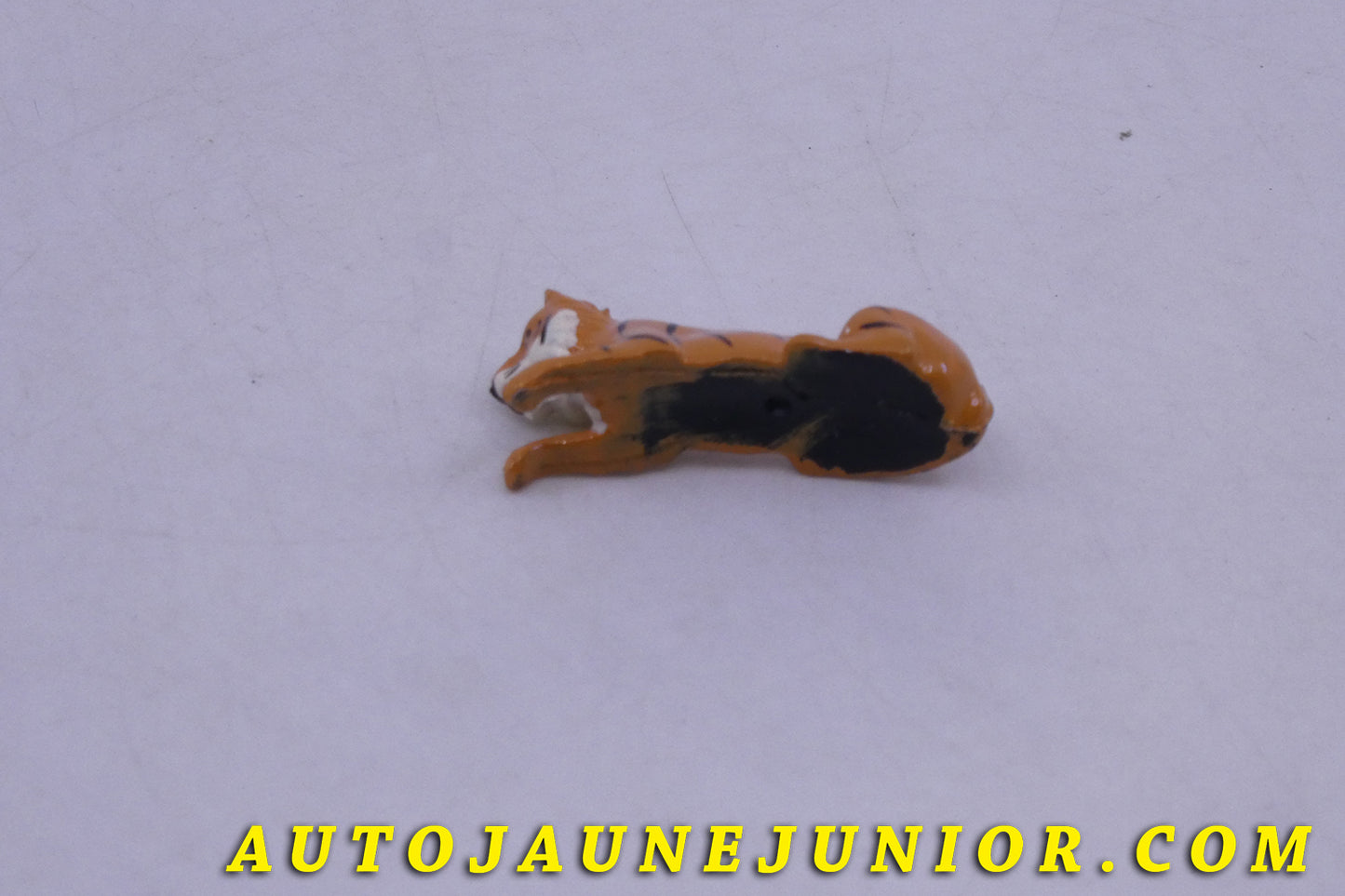 Le Dinky Toys Aucun Tigre Pinder est en vente sur Auto Jaune Junior ! Découvrez nos collections de diecast Tekno, Politoys, Mebetoys, Mercury, Joal, Diapet, Märklin, TootsieToys.AutoJaune Junior ; Vous avez le même jouet ? Profitez de notre expertise pour vous accompagner dans la vente de vos modèles ou votre collection ! Nous achetons tous lots de miniatures ! Contactez nous !