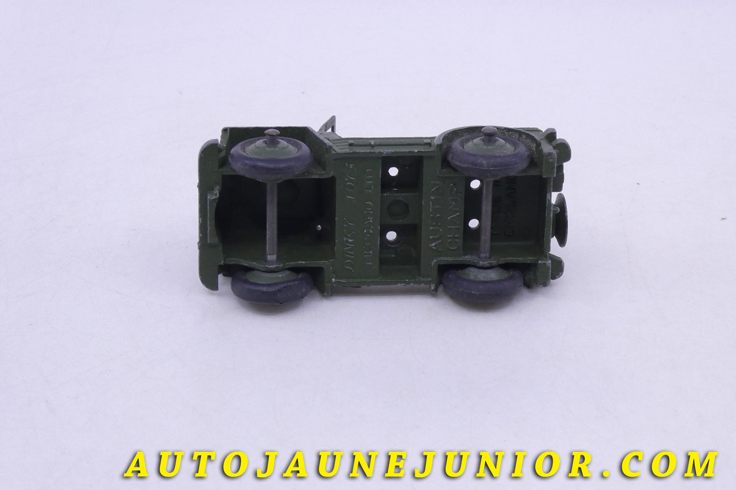 Le Dinky Toys Austin Champ est en vente sur Auto Jaune Junior ! Découvrez nos collections de diecast Tekno, Politoys, Mebetoys, Mercury, Joal, Diapet, Märklin, TootsieToys.AutoJaune Junior ; Vous avez le même jouet ? Profitez de notre expertise pour vous accompagner dans la vente de vos modèles ou votre collection ! Nous achetons tous lots de miniatures ! Contactez nous !