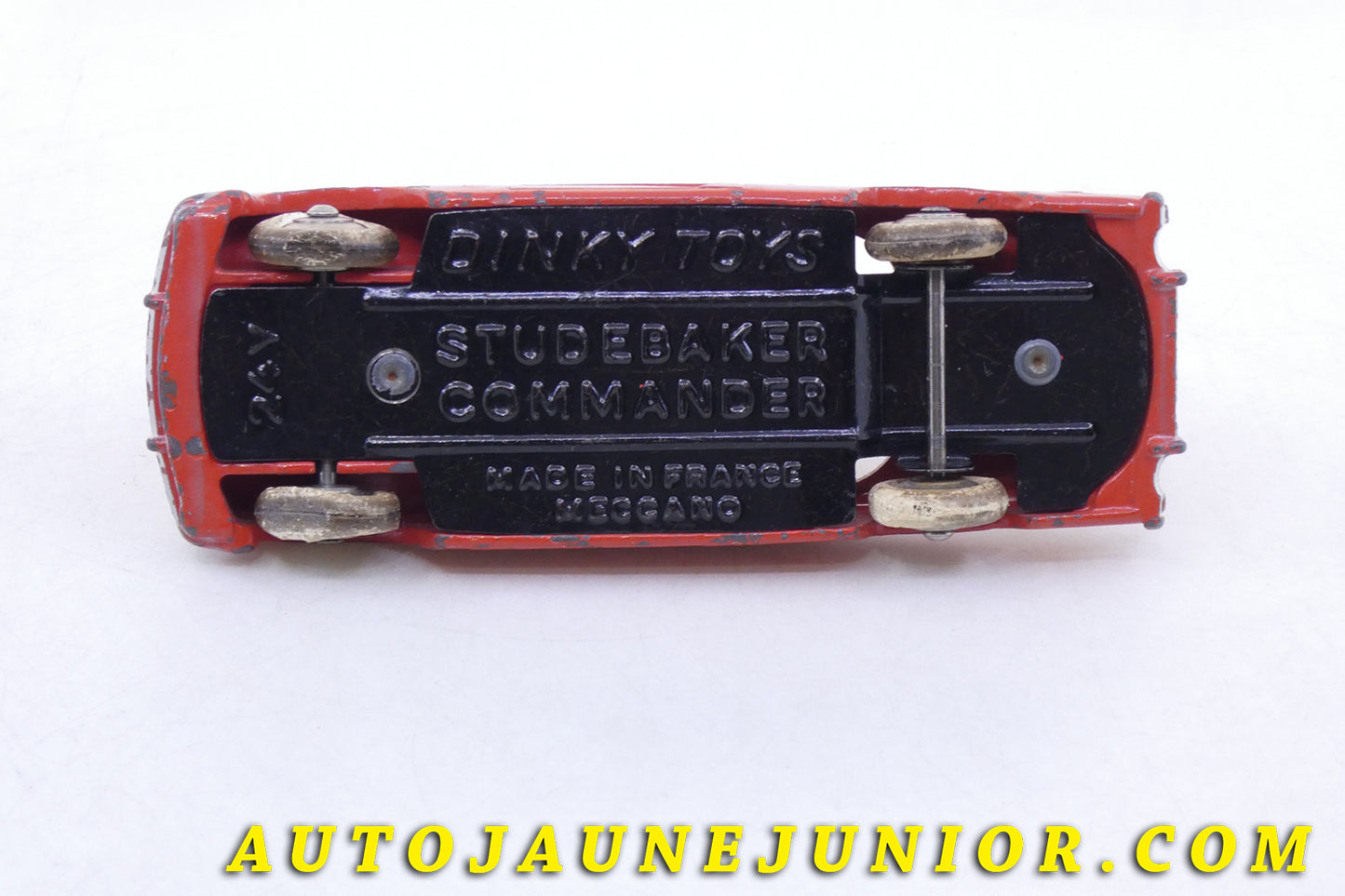 Le #2216 - Dinky Toys - Studebaker - Commander est en vente sur Auto Jaune Junior ! Tekno, Politoys, Mebetoys, Mercury, Joal, Diapet, Märklin, TootsieToys.Vous avez le même jouet ? Profitez de notre expertise pour vous accompagner dans la vente de vos modèles ou votre collection ! Nous achetons tous lots de miniatures ! Contactez nous ! contact@autojaunejunior.com.