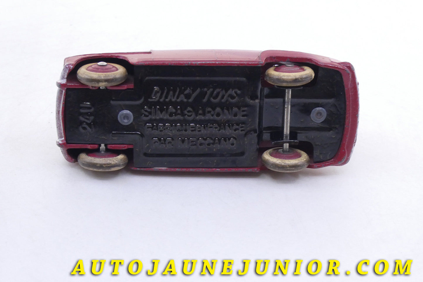 Le #2217 - Dinky Toys - Simca - Aronde Elysée taxi est en vente sur Auto Jaune Junior ! Tekno, Politoys, Mebetoys, Mercury, Joal, Diapet, Märklin, TootsieToys.Vous avez le même jouet ? Profitez de notre expertise pour vous accompagner dans la vente de vos modèles ou votre collection ! Nous achetons tous lots de miniatures ! Contactez nous ! contact@autojaunejunior.com.