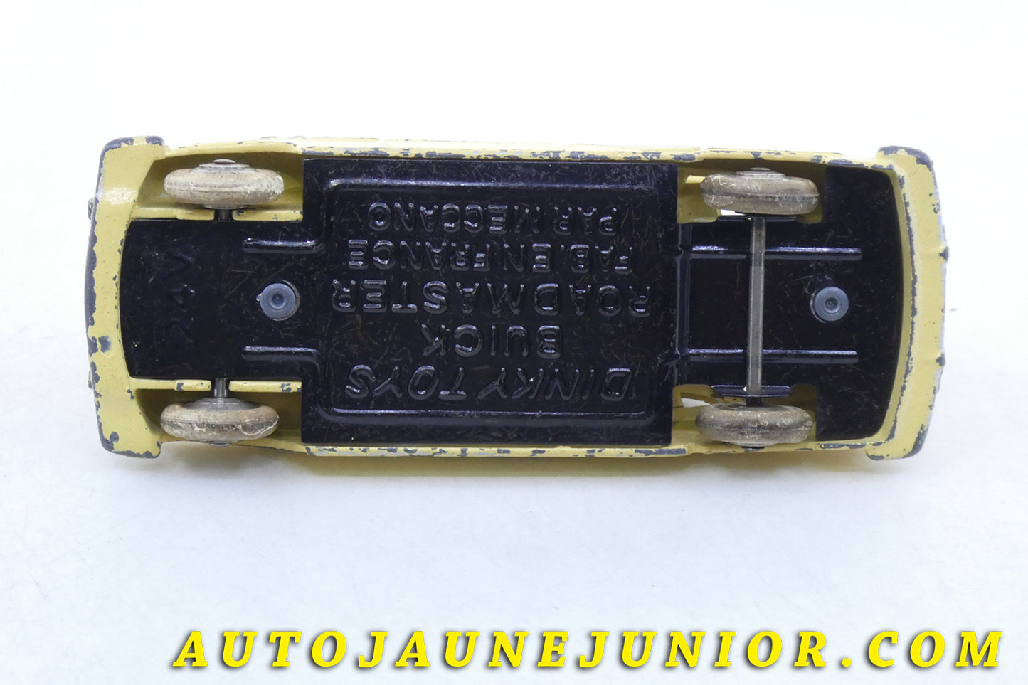 Le #2218 - Dinky Toys - Buick - Roadmaster est en vente sur Auto Jaune Junior ! Tekno, Politoys, Mebetoys, Mercury, Joal, Diapet, Märklin, TootsieToys.Vous avez le même jouet ? Profitez de notre expertise pour vous accompagner dans la vente de vos modèles ou votre collection ! Nous achetons tous lots de miniatures ! Contactez nous ! contact@autojaunejunior.com.