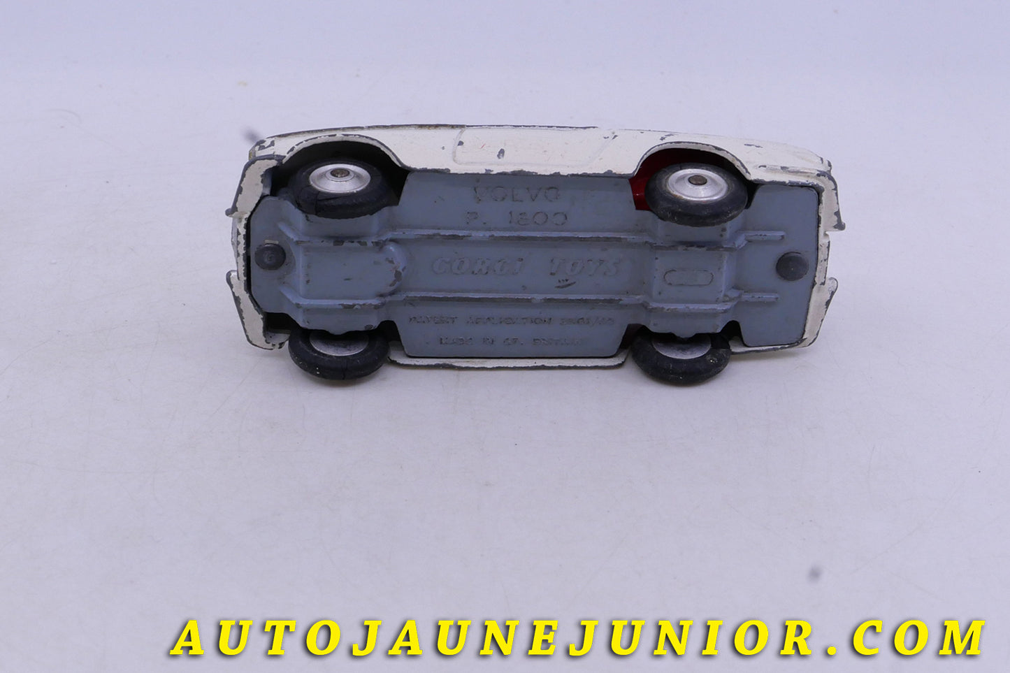 Le Corgi Toys Volvo P1800 Le Saint est en vente sur Auto Jaune Junior ! Découvrez nos collections de diecast Tekno, Politoys, Mebetoys, Mercury, Joal, Diapet, Märklin, TootsieToys.AutoJaune Junior ; Vous avez le même jouet ? Profitez de notre expertise pour vous accompagner dans la vente de vos modèles ou votre collection ! Nous achetons tous lots de miniatures ! Contactez nous !