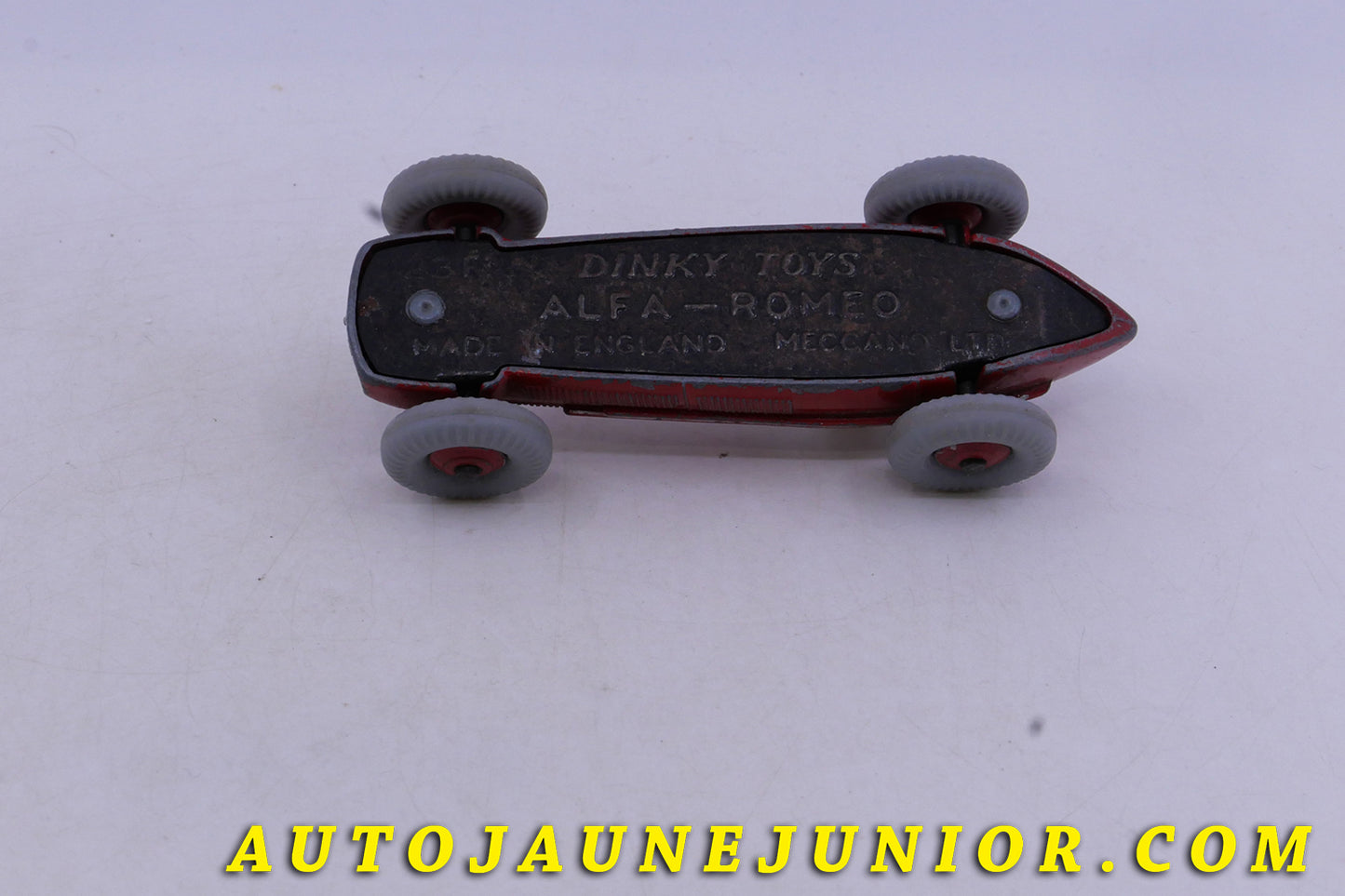 Le Dinky Toys Alfa Roméo 159 est en vente sur Auto Jaune Junior ! Découvrez nos collections de diecast Tekno, Politoys, Mebetoys, Mercury, Joal, Diapet, Märklin, TootsieToys.AutoJaune Junior ; Vous avez le même jouet ? Profitez de notre expertise pour vous accompagner dans la vente de vos modèles ou votre collection ! Nous achetons tous lots de miniatures ! Contactez nous !