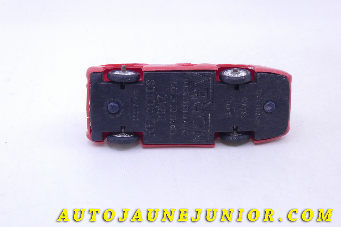 Le Norev Mercedes W196 est en vente sur Auto Jaune Junior ! Découvrez nos collections de diecast Tekno, Politoys, Mebetoys, Mercury, Joal, Diapet, Märklin, TootsieToys.AutoJaune Junior ; Vous avez le même jouet ? Profitez de notre expertise pour vous accompagner dans la vente de vos modèles ou votre collection ! Nous achetons tous lots de miniatures ! Contactez nous !