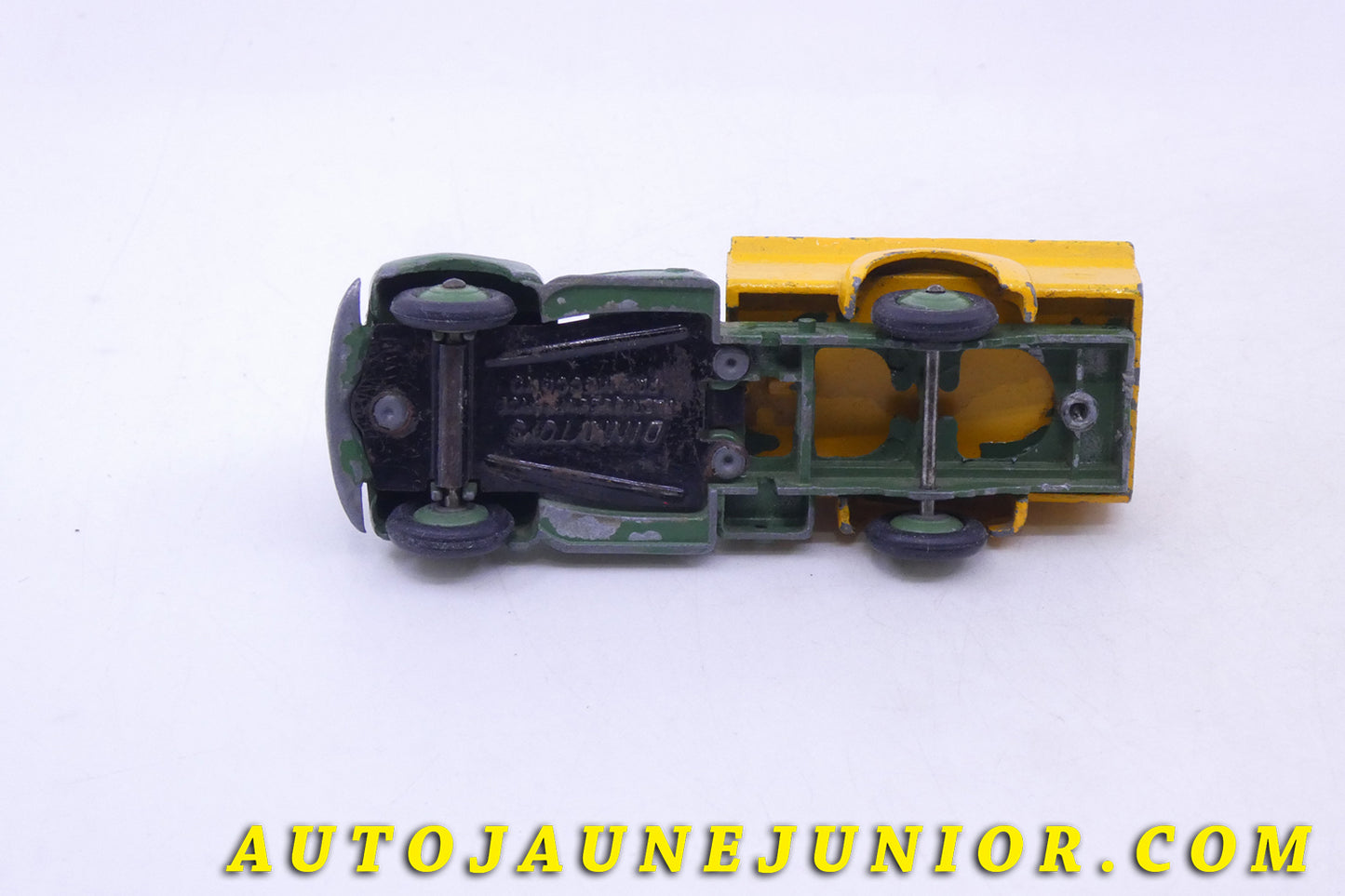 Le Dinky Toys Studebaker camion pick up est en vente sur Auto Jaune Junior ! Découvrez nos collections de diecast Tekno, Politoys, Mebetoys, Mercury, Joal, Diapet, Märklin, TootsieToys.AutoJaune Junior ; Vous avez le même jouet ? Profitez de notre expertise pour vous accompagner dans la vente de vos modèles ou votre collection ! Nous achetons tous lots de miniatures ! Contactez nous !