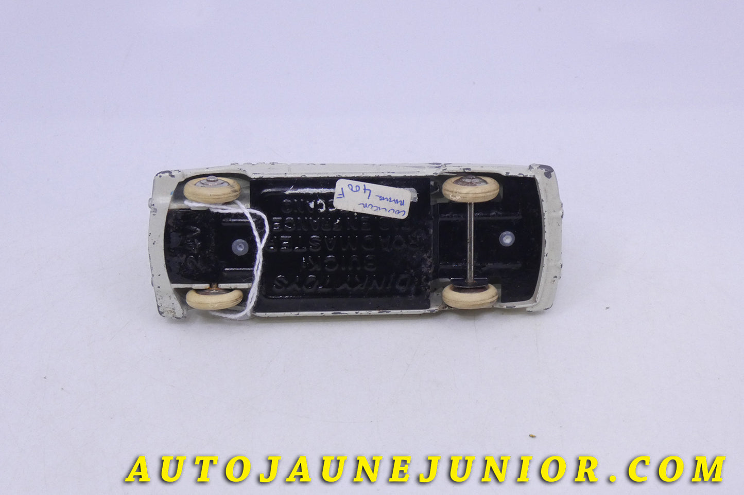 Le Dinky Toys Buick Roadmaster est en vente sur Auto Jaune Junior ! Découvrez nos collections de diecast Tekno, Politoys, Mebetoys, Mercury, Joal, Diapet, Märklin, TootsieToys.AutoJaune Junior ; Vous avez le même jouet ? Profitez de notre expertise pour vous accompagner dans la vente de vos modèles ou votre collection ! Nous achetons tous lots de miniatures ! Contactez nous !