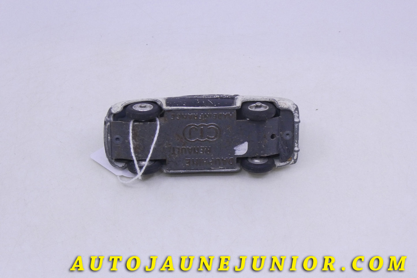 Le C-I-J Renault Dauphine Police est en vente sur Auto Jaune Junior ! Découvrez nos collections de diecast Tekno, Politoys, Mebetoys, Mercury, Joal, Diapet, Märklin, TootsieToys.AutoJaune Junior ; Vous avez le même jouet ? Profitez de notre expertise pour vous accompagner dans la vente de vos modèles ou votre collection ! Nous achetons tous lots de miniatures ! Contactez nous !