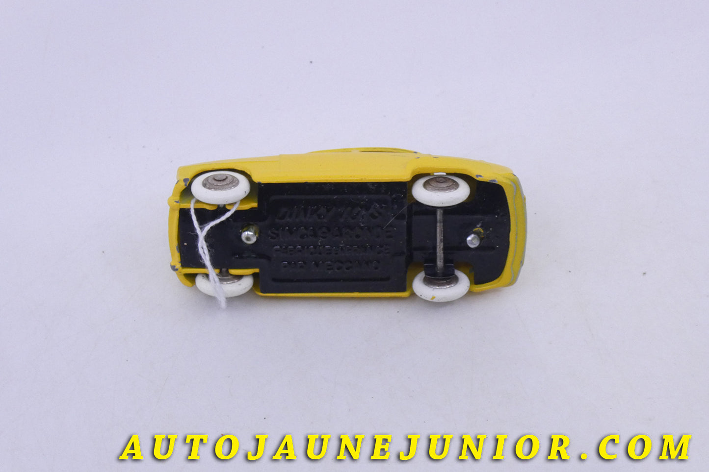 Le Dinky Toys Simca Aronde 9 est en vente sur Auto Jaune Junior ! Découvrez nos collections de diecast Tekno, Politoys, Mebetoys, Mercury, Joal, Diapet, Märklin, TootsieToys.AutoJaune Junior ; Vous avez le même jouet ? Profitez de notre expertise pour vous accompagner dans la vente de vos modèles ou votre collection ! Nous achetons tous lots de miniatures ! Contactez nous !