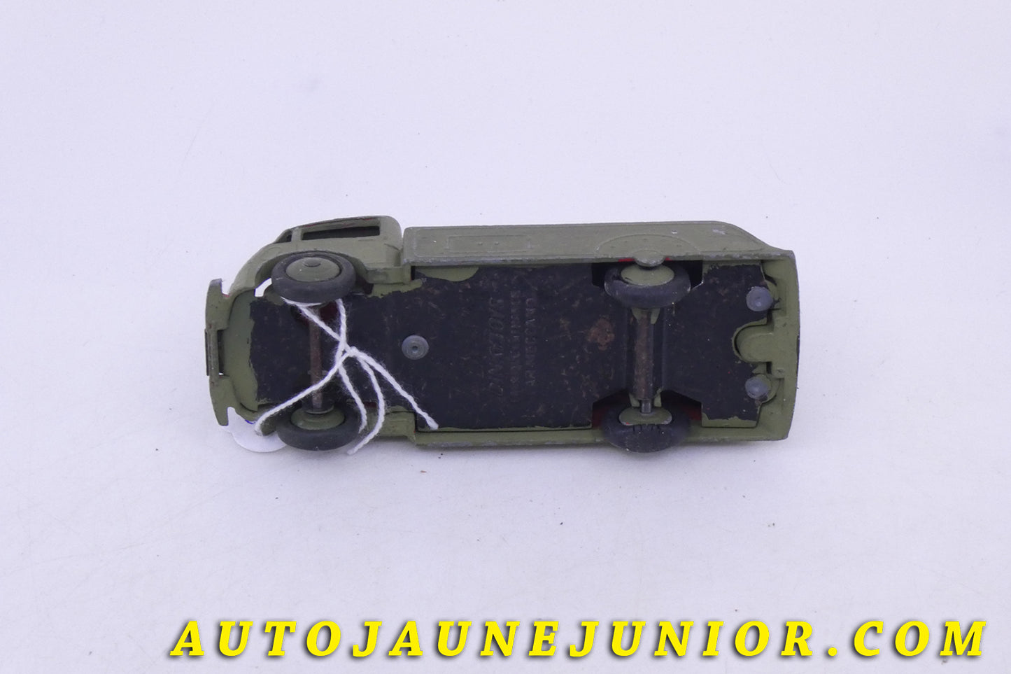 Le Dinky Toys Ford Camion Citerne Militaire est en vente sur Auto Jaune Junior ! Découvrez nos collections de diecast Tekno, Politoys, Mebetoys, Mercury, Joal, Diapet, Märklin, TootsieToys.AutoJaune Junior ; Vous avez le même jouet ? Profitez de notre expertise pour vous accompagner dans la vente de vos modèles ou votre collection ! Nous achetons tous lots de miniatures ! Contactez nous !
