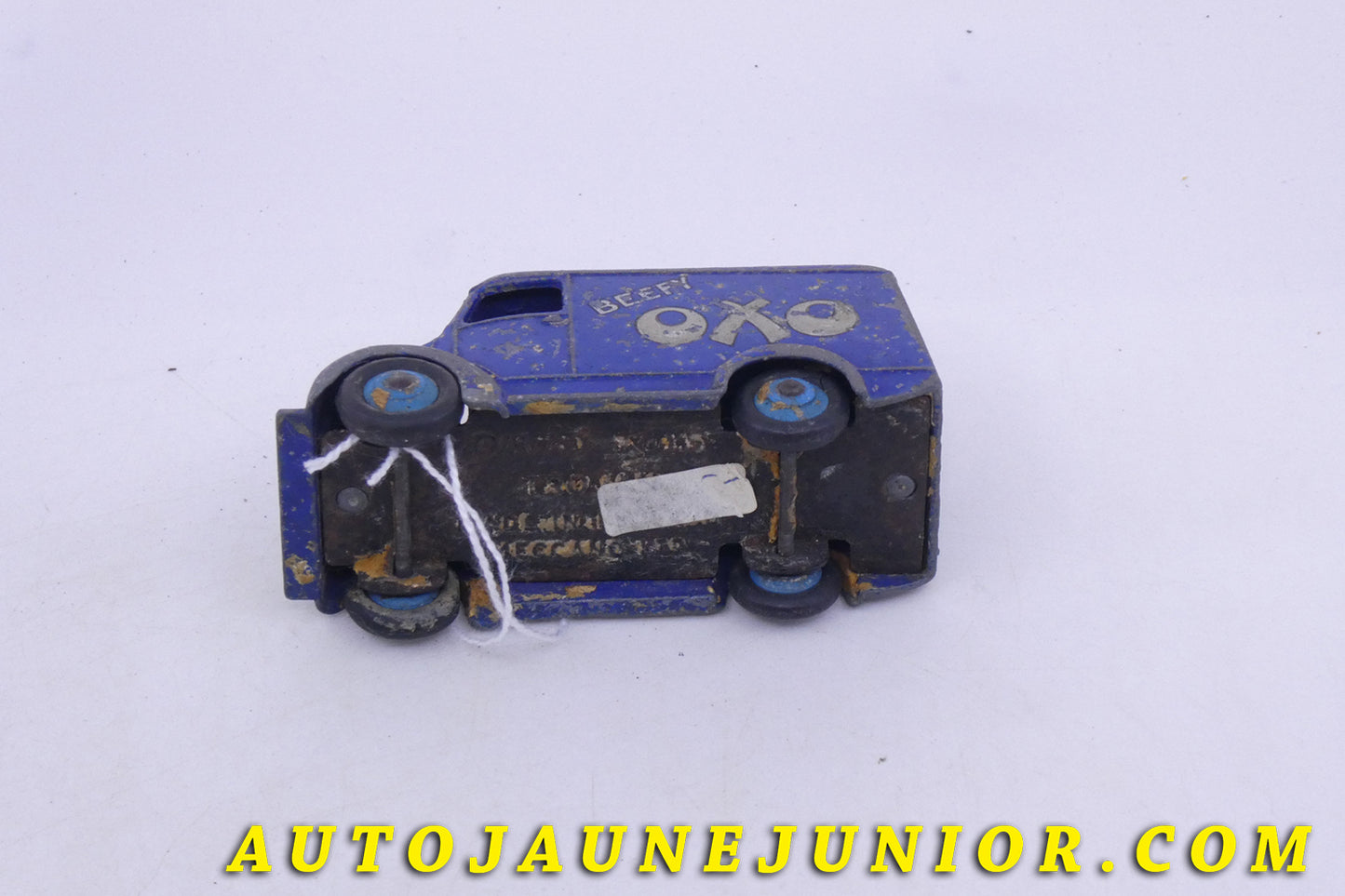 Le Dinky Toys Auto Tojan 15 Cwt Oxo est en vente sur Auto Jaune Junior ! Découvrez nos collections de diecast Tekno, Politoys, Mebetoys, Mercury, Joal, Diapet, Märklin, TootsieToys.AutoJaune Junior ; Vous avez le même jouet ? Profitez de notre expertise pour vous accompagner dans la vente de vos modèles ou votre collection ! Nous achetons tous lots de miniatures ! Contactez nous !