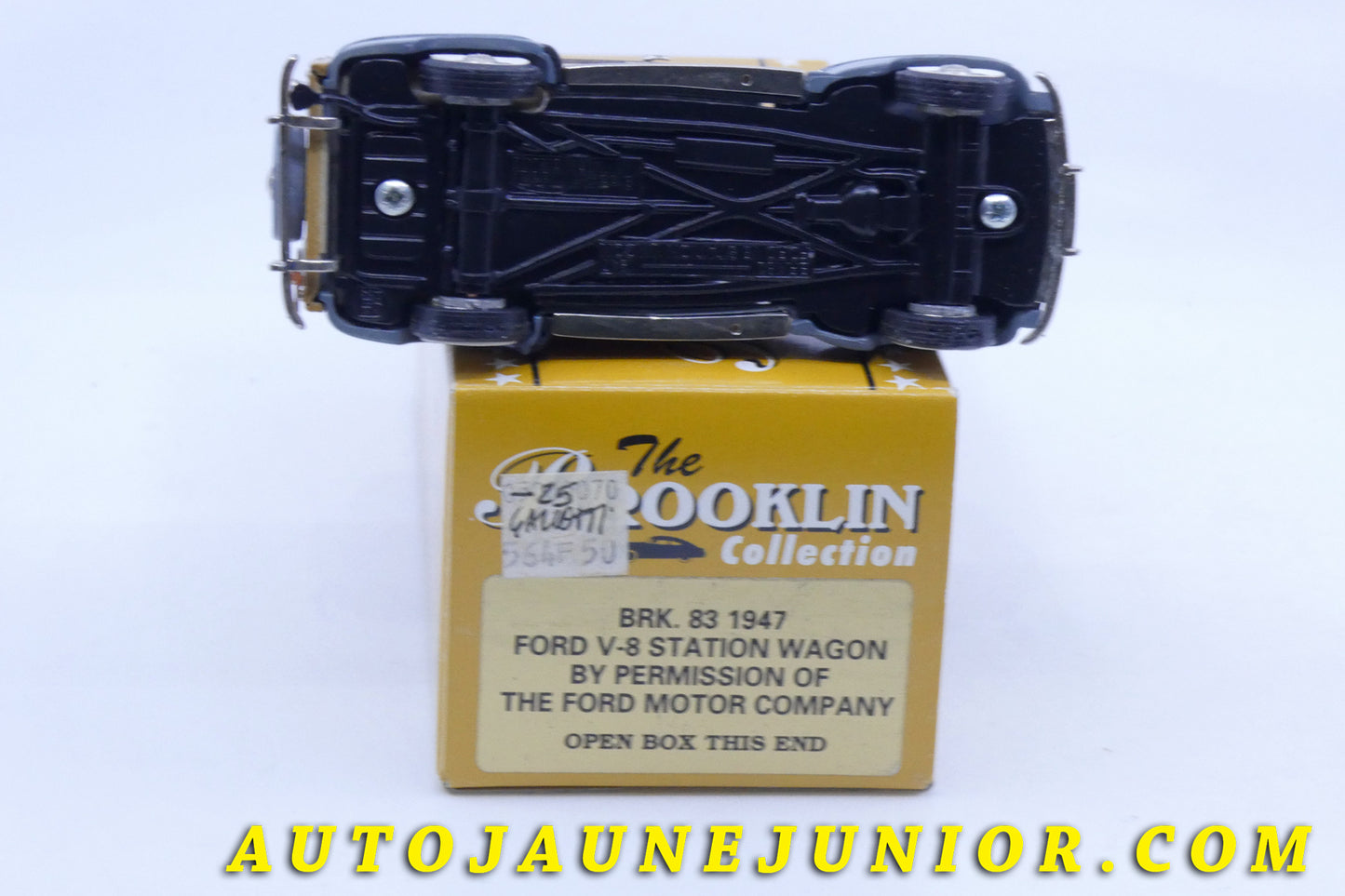 Le #2404 - Brooklin - Ford - V8 Wagon Station "1947" BRK #83 est en vente sur Auto Jaune Junior ! Tekno, Politoys, Mebetoys, Mercury, Joal, Diapet, Märklin, TootsieToys.Vous avez le même jouet ? Profitez de notre expertise pour vous accompagner dans la vente de vos modèles ou votre collection ! Nous achetons tous lots de miniatures ! Contactez nous ! contact@autojaunejunior.com.