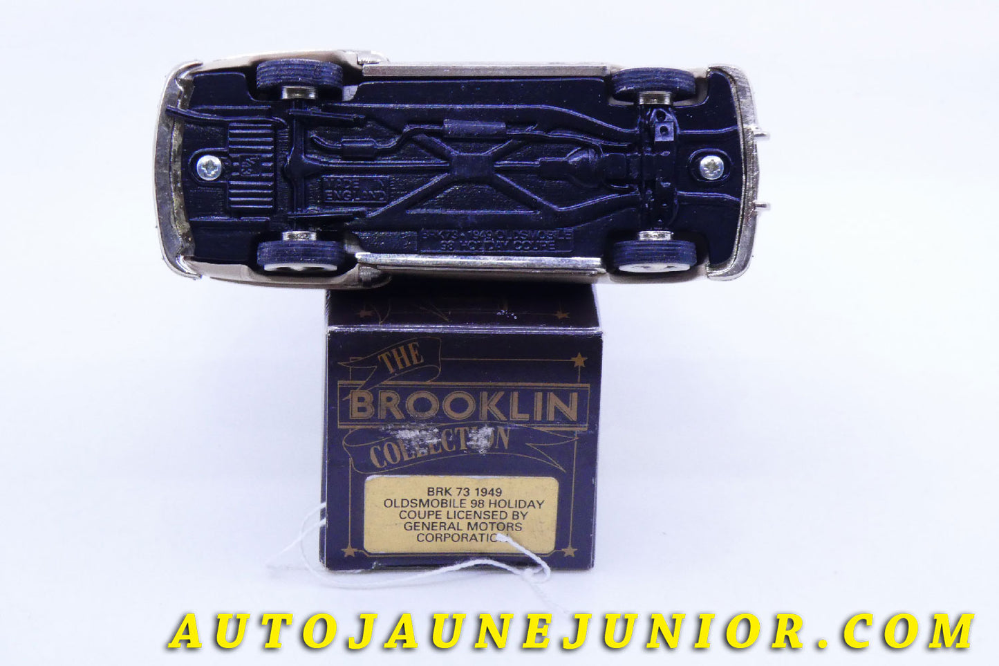 Le #2408 - Brooklin - Oldsmobile - 98 Holiday coupé est en vente sur Auto Jaune Junior ! Tekno, Politoys, Mebetoys, Mercury, Joal, Diapet, Märklin, TootsieToys.Vous avez le même jouet ? Profitez de notre expertise pour vous accompagner dans la vente de vos modèles ou votre collection ! Nous achetons tous lots de miniatures ! Contactez nous ! contact@autojaunejunior.com.