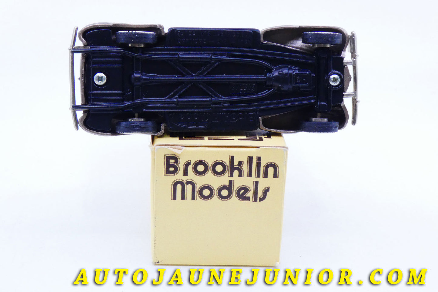 Le #2412 - Brooklin - Cadillac - V16 Convertible -1940 est en vente sur Auto Jaune Junior ! Tekno, Politoys, Mebetoys, Mercury, Joal, Diapet, Märklin, TootsieToys.Vous avez le même jouet ? Profitez de notre expertise pour vous accompagner dans la vente de vos modèles ou votre collection ! Nous achetons tous lots de miniatures ! Contactez nous ! contact@autojaunejunior.com.