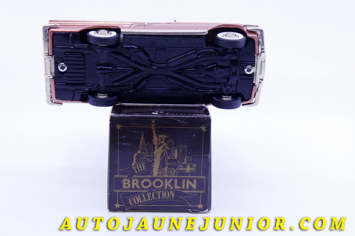 Le #2417 - Brooklin - Chevrolet - Impala '1960' est en vente sur Auto Jaune Junior ! Tekno, Politoys, Mebetoys, Mercury, Joal, Diapet, Märklin, TootsieToys.Vous avez le même jouet ? Profitez de notre expertise pour vous accompagner dans la vente de vos modèles ou votre collection ! Nous achetons tous lots de miniatures ! Contactez nous ! contact@autojaunejunior.com.