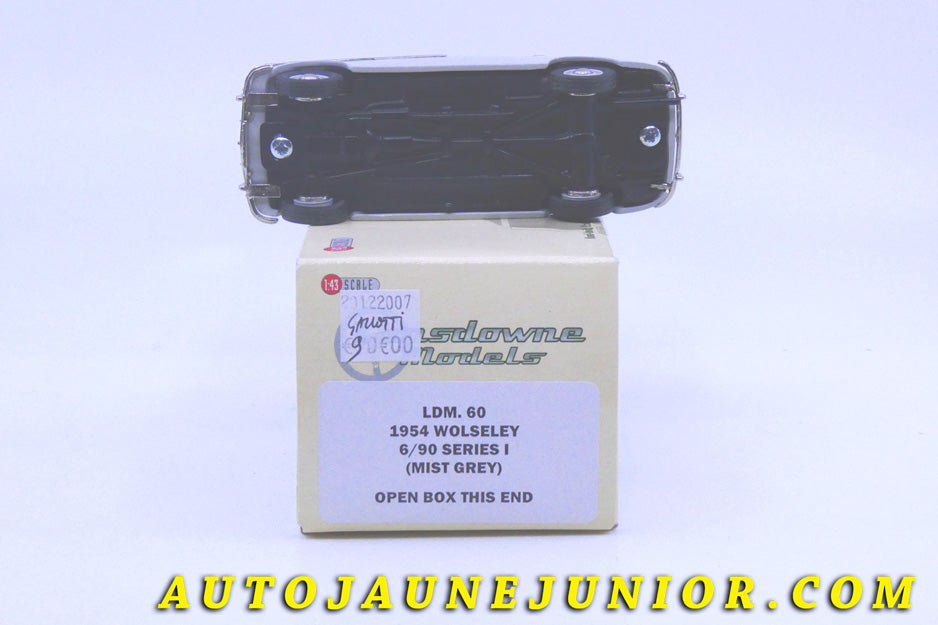 Le #2421 - Landsdown by Brooklin - Wolseley Motors - 6/90 Series I (Mist Grey) "1954 est en vente sur Auto Jaune Junior ! Tekno, Politoys, Mebetoys, Mercury, Joal, Diapet, Märklin, TootsieToys.Vous avez le même jouet ? Profitez de notre expertise pour vous accompagner dans la vente de vos modèles ou votre collection ! Nous achetons tous lots de miniatures ! Contactez nous ! contact@autojaunejunior.com.