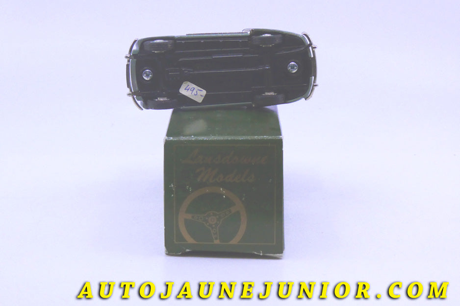 Le #2423 - Landsdowne by Brooklin - Austin - A40 Somerset Berline 4 Portes (Four Door Saloon) est en vente sur Auto Jaune Junior ! Tekno, Politoys, Mebetoys, Mercury, Joal, Diapet, Märklin, TootsieToys.Vous avez le même jouet ? Profitez de notre expertise pour vous accompagner dans la vente de vos modèles ou votre collection ! Nous achetons tous lots de miniatures ! Contactez nous ! contact@autojaunejunior.com.