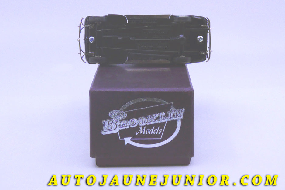 Le #2433 - Brooklin - Buick - Century - 4 Doors Sedan, M61 "black " 1939. est en vente sur Auto Jaune Junior ! Tekno, Politoys, Mebetoys, Mercury, Joal, Diapet, Märklin, TootsieToys.Vous avez le même jouet ? Profitez de notre expertise pour vous accompagner dans la vente de vos modèles ou votre collection ! Nous achetons tous lots de miniatures ! Contactez nous ! contact@autojaunejunior.com.