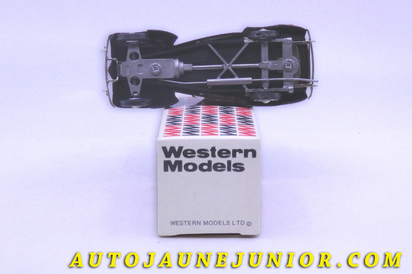 Le #2434 - Western Model - Packard - Darrin Super 8 Victoria "1940" est en vente sur Auto Jaune Junior ! Tekno, Politoys, Mebetoys, Mercury, Joal, Diapet, Märklin, TootsieToys.Vous avez le même jouet ? Profitez de notre expertise pour vous accompagner dans la vente de vos modèles ou votre collection ! Nous achetons tous lots de miniatures ! Contactez nous ! contact@autojaunejunior.com.