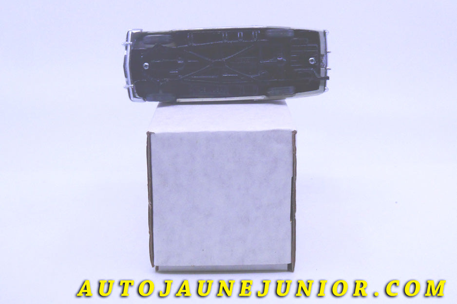 Le #2443 - Precision Models - Lincoln - Capri Convertible est en vente sur Auto Jaune Junior ! Tekno, Politoys, Mebetoys, Mercury, Joal, Diapet, Märklin, TootsieToys.Vous avez le même jouet ? Profitez de notre expertise pour vous accompagner dans la vente de vos modèles ou votre collection ! Nous achetons tous lots de miniatures ! Contactez nous ! contact@autojaunejunior.com.