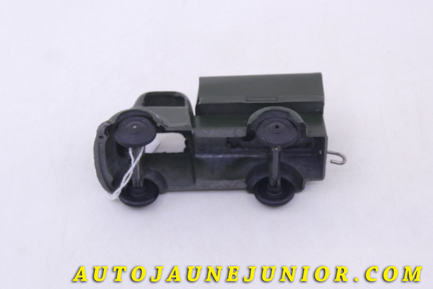 Le RiverSeries Bedford ridelles bâché militaire est en vente sur Auto Jaune Junior ! Découvrez nos collections de diecast Tekno, Politoys, Mebetoys, Mercury, Joal, Diapet, Märklin, TootsieToys.AutoJaune Junior ; Vous avez le même jouet ? Profitez de notre expertise pour vous accompagner dans la vente de vos modèles ou votre collection ! Nous achetons tous lots de miniatures ! Contactez nous !