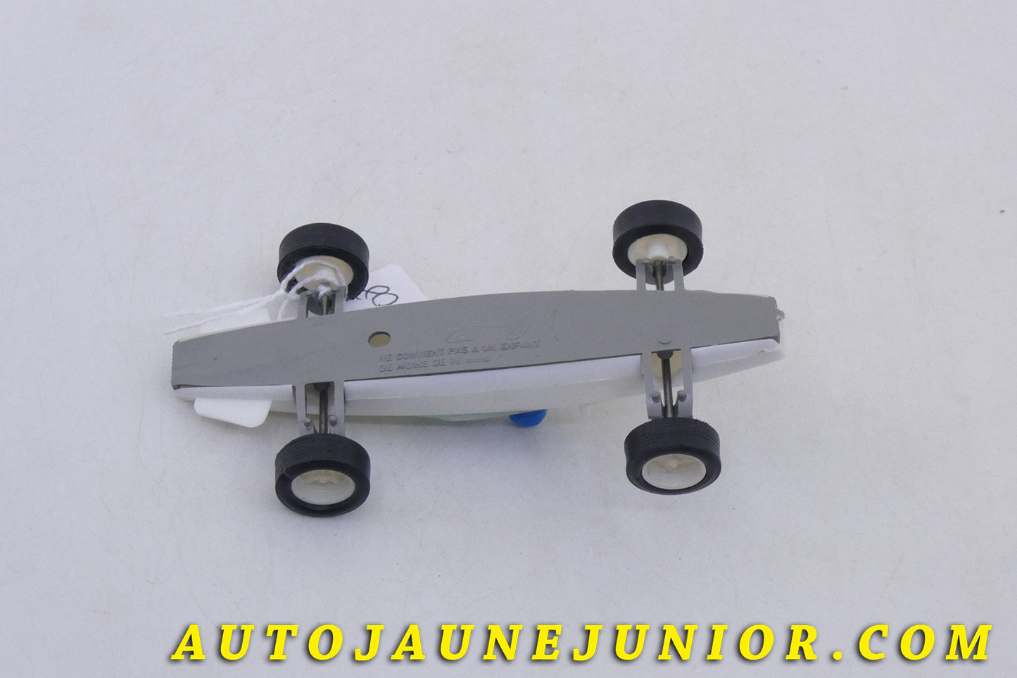Le Clé Cooper Formule 3 est en vente sur Auto Jaune Junior ! Découvrez nos collections de diecast Tekno, Politoys, Mebetoys, Mercury, Joal, Diapet, Märklin, TootsieToys.AutoJaune Junior ; Vous avez le même jouet ? Profitez de notre expertise pour vous accompagner dans la vente de vos modèles ou votre collection ! Nous achetons tous lots de miniatures ! Contactez nous !