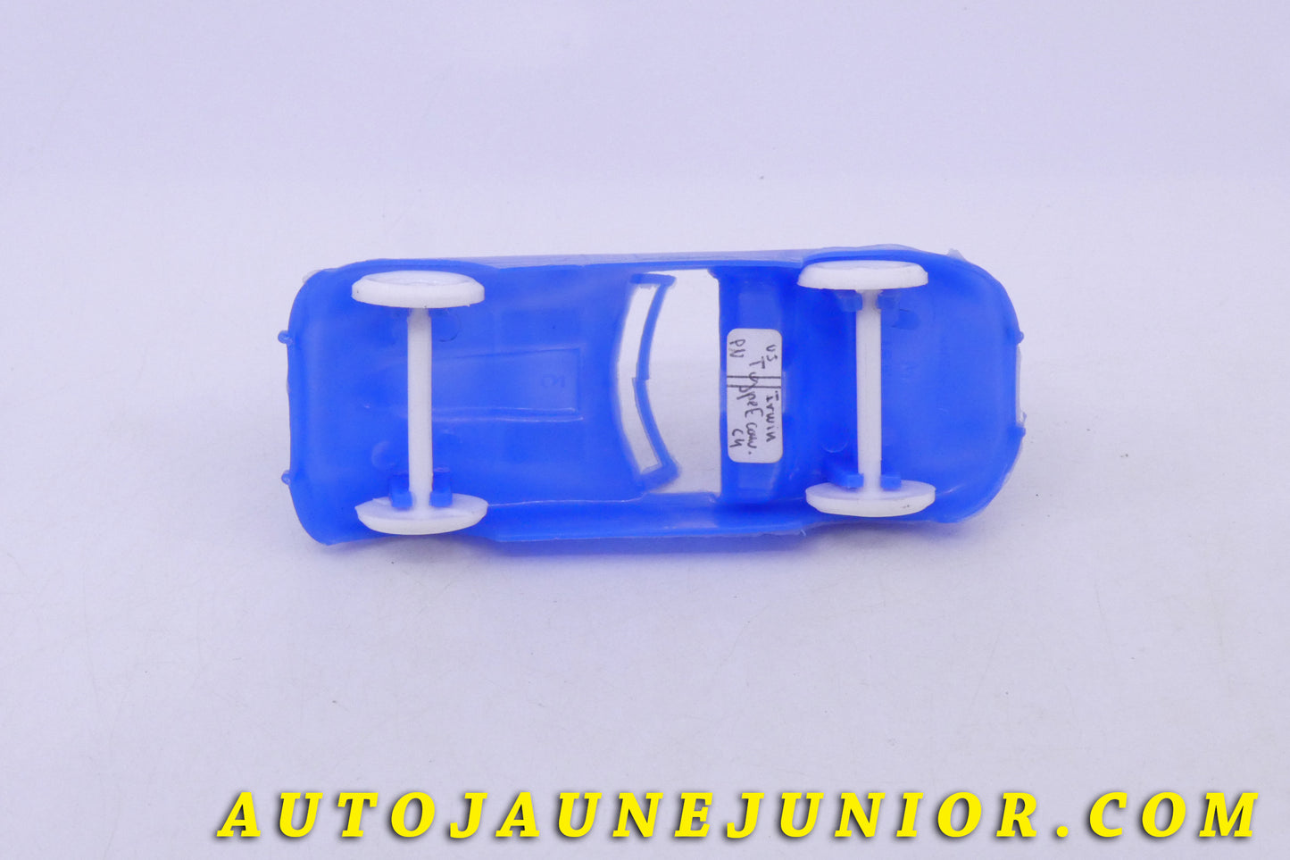 Le Irwin Jaguar Type E est en vente sur Auto Jaune Junior ! Découvrez nos collections de diecast Tekno, Politoys, Mebetoys, Mercury, Joal, Diapet, Märklin, TootsieToys.AutoJaune Junior ; Vous avez le même jouet ? Profitez de notre expertise pour vous accompagner dans la vente de vos modèles ou votre collection ! Nous achetons tous lots de miniatures ! Contactez nous !