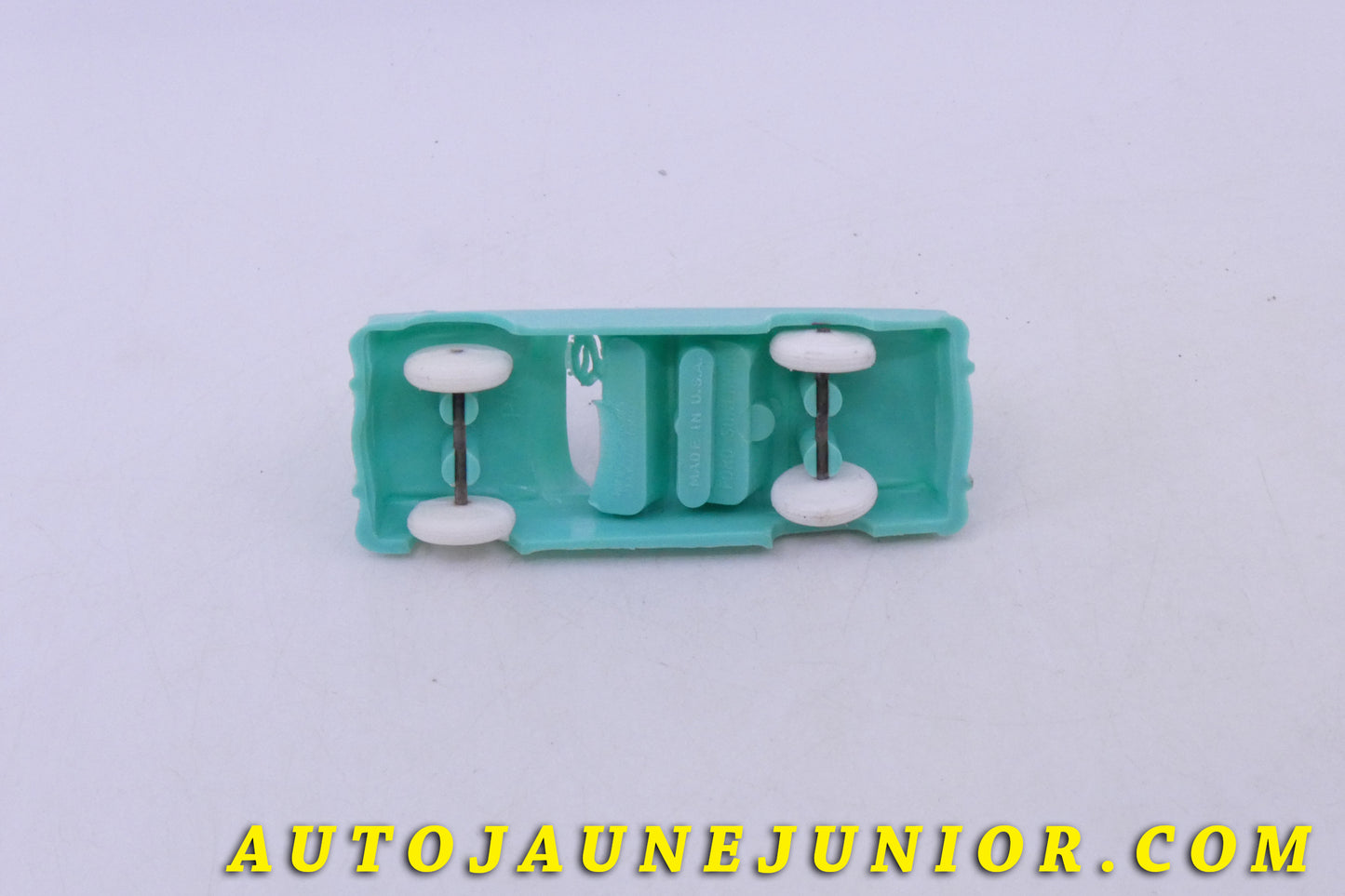 Le USA Ford Sunliner est en vente sur Auto Jaune Junior ! Découvrez nos collections de diecast Tekno, Politoys, Mebetoys, Mercury, Joal, Diapet, Märklin, TootsieToys.AutoJaune Junior ; Vous avez le même jouet ? Profitez de notre expertise pour vous accompagner dans la vente de vos modèles ou votre collection ! Nous achetons tous lots de miniatures ! Contactez nous !