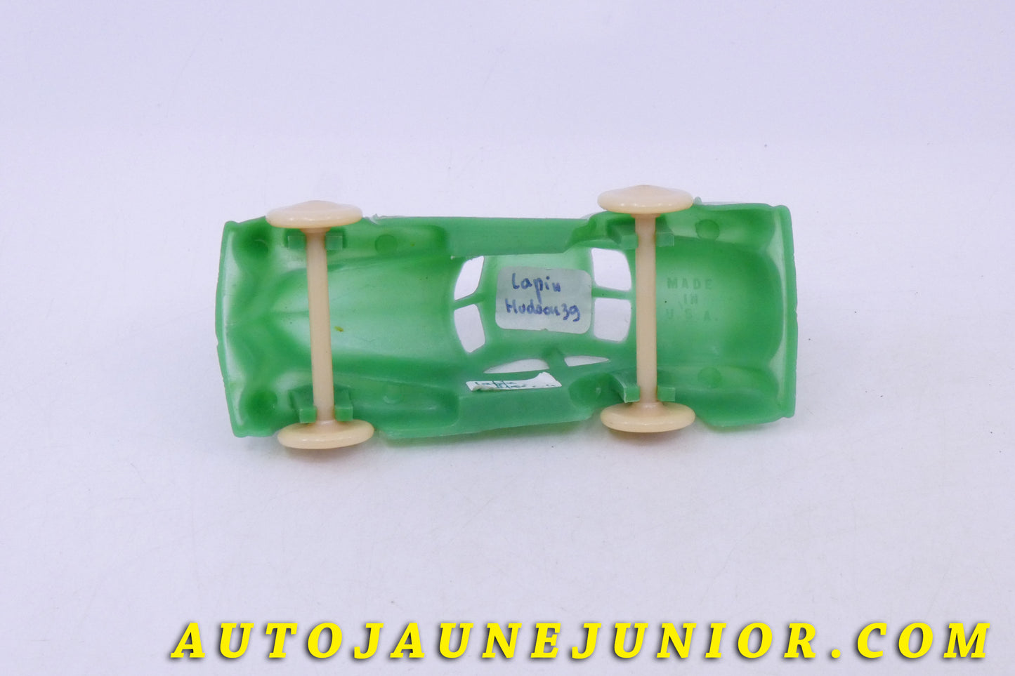 Le Lapin Studebaker coupé 1939 est en vente sur Auto Jaune Junior ! Découvrez nos collections de diecast Tekno, Politoys, Mebetoys, Mercury, Joal, Diapet, Märklin, TootsieToys.AutoJaune Junior ; Vous avez le même jouet ? Profitez de notre expertise pour vous accompagner dans la vente de vos modèles ou votre collection ! Nous achetons tous lots de miniatures ! Contactez nous !
