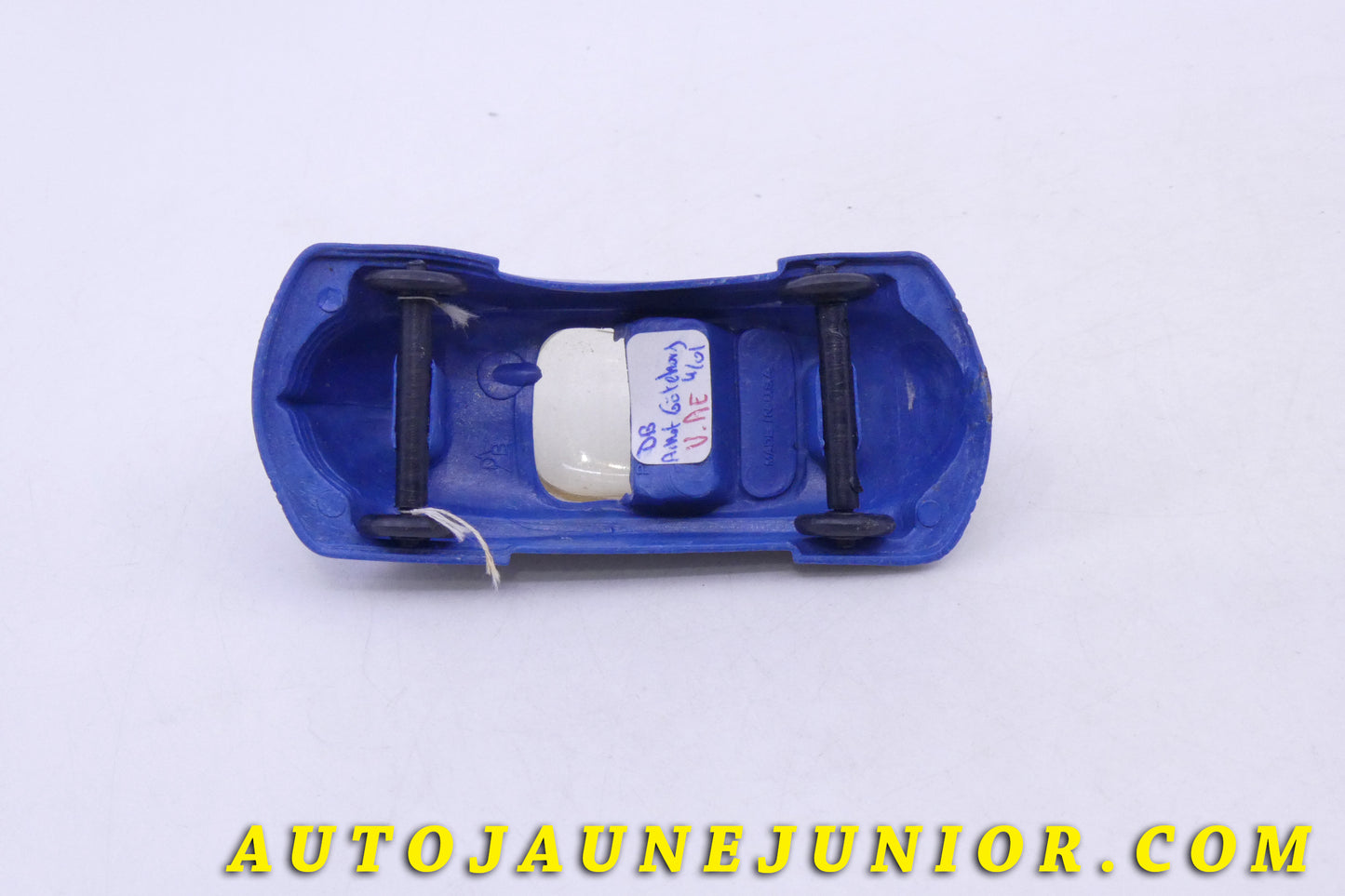 Le USA Auto Coupé Futuriste est en vente sur Auto Jaune Junior ! Découvrez nos collections de diecast Tekno, Politoys, Mebetoys, Mercury, Joal, Diapet, Märklin, TootsieToys.AutoJaune Junior ; Vous avez le même jouet ? Profitez de notre expertise pour vous accompagner dans la vente de vos modèles ou votre collection ! Nous achetons tous lots de miniatures ! Contactez nous !