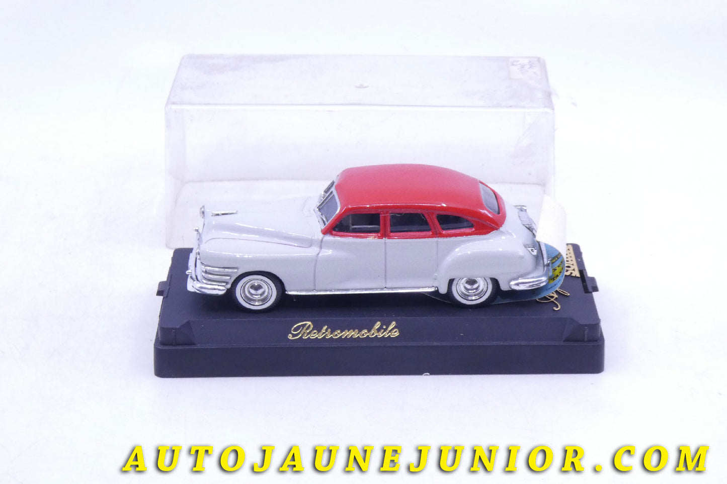 Le #2811 - Solido - Chrysler - Windsor (Edition spéciale bicolore Rétromobile) est en vente sur Auto Jaune Junior ! Tekno, Politoys, Mebetoys, Mercury, Joal, Diapet, Märklin, TootsieToys.Vous avez le même jouet ? Profitez de notre expertise pour vous accompagner dans la vente de vos modèles ou votre collection ! Nous achetons tous lots de miniatures ! Contactez nous ! contact@autojaunejunior.com.