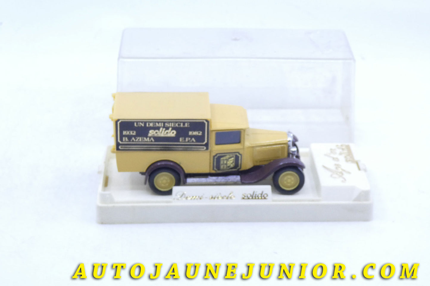 Le #2819 - Solido - Chrysler - Windsor (Edition spéciale bicolore Rétromobile) est en vente sur Auto Jaune Junior ! Tekno, Politoys, Mebetoys, Mercury, Joal, Diapet, Märklin, TootsieToys.Vous avez le même jouet ? Profitez de notre expertise pour vous accompagner dans la vente de vos modèles ou votre collection ! Nous achetons tous lots de miniatures ! Contactez nous ! contact@autojaunejunior.com.