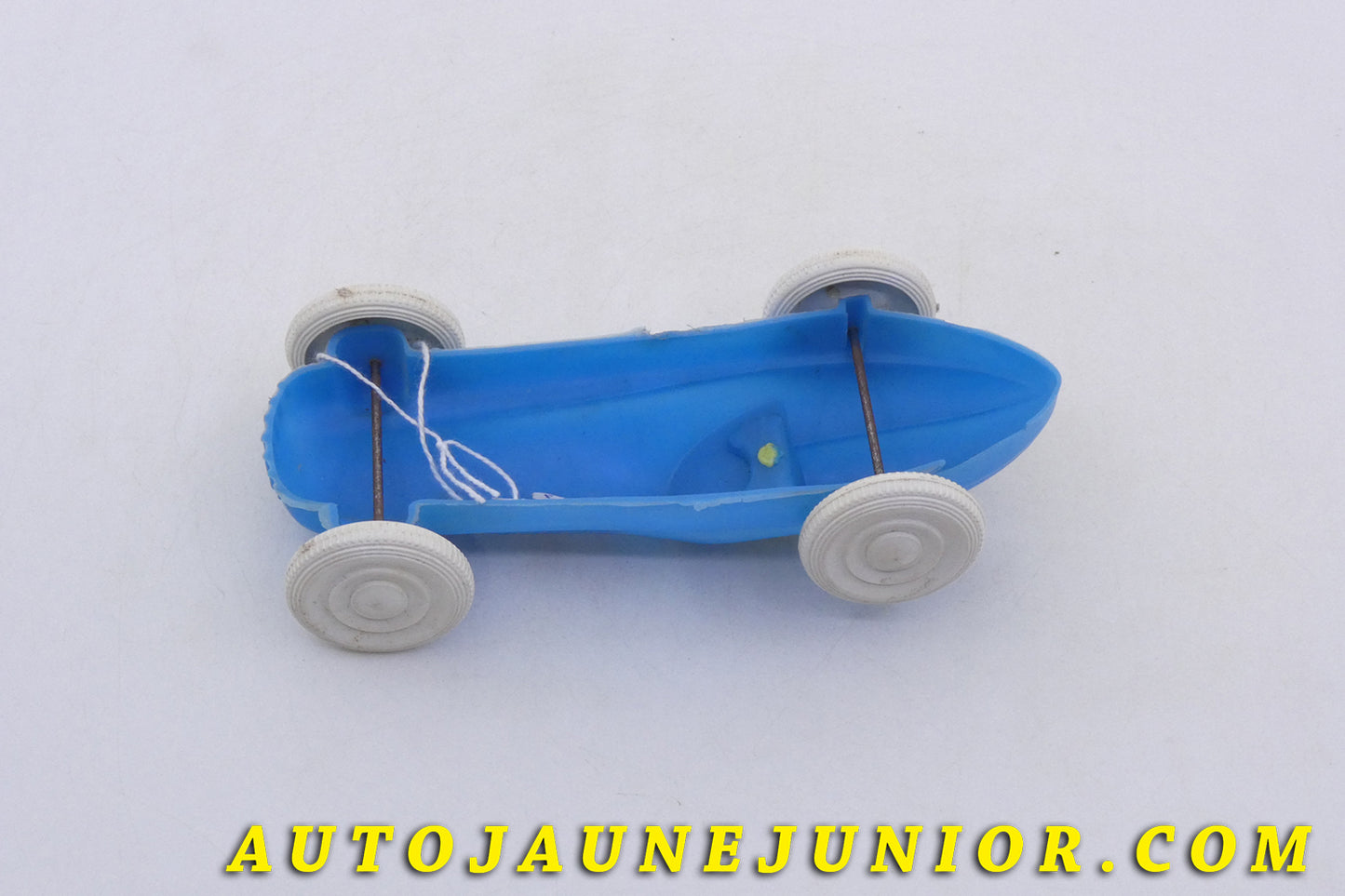 Le France Auto monoplace de formule 1 est en vente sur Auto Jaune Junior ! Découvrez nos collections de diecast Tekno, Politoys, Mebetoys, Mercury, Joal, Diapet, Märklin, TootsieToys.Vous avez le même jouet ? Profitez de notre expertise pour vous accompagner dans la vente de vos modèles ou votre collection ! Nous achetons tous lots de miniatures ! Contactez nous !