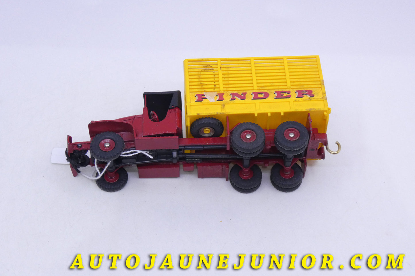 Le Dinky Toys GMC Camion caisse Pinder est en vente sur Auto Jaune Junior ! Découvrez nos collections de diecast Tekno, Politoys, Mebetoys, Mercury, Joal, Diapet, Märklin, TootsieToys.Vous avez le même jouet ? Profitez de notre expertise pour vous accompagner dans la vente de vos modèles ou votre collection ! Nous achetons tous lots de miniatures ! Contactez nous !