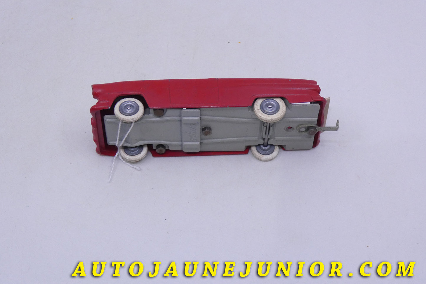 Le Solido Ford Fairlaine Pick Up est en vente sur Auto Jaune Junior ! Découvrez nos collections de diecast Tekno, Politoys, Mebetoys, Mercury, Joal, Diapet, Märklin, TootsieToys.AutoJaune Junior ; Vous avez le même jouet ? Profitez de notre expertise pour vous accompagner dans la vente de vos modèles ou votre collection ! Nous achetons tous lots de miniatures ! Contactez nous !