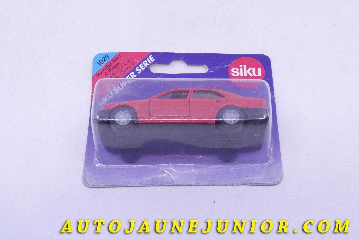 Le Siku Mercedes C220 berline est en vente sur Auto Jaune Junior ! Découvrez nos collections de diecast Tekno, Politoys, Mebetoys, Mercury, Joal, Diapet, Märklin, TootsieToys.AutoJaune Junior ; Vous avez le même jouet ? Profitez de notre expertise pour vous accompagner dans la vente de vos modèles ou votre collection ! Nous achetons tous lots de miniatures ! Contactez nous !