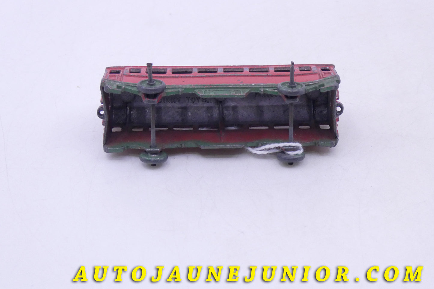 Le Hubley Ford Wagon est en vente sur Auto Jaune Junior ! Découvrez nos collections de diecast Tekno, Politoys, Mebetoys, Mercury, Joal, Diapet, Märklin, TootsieToys.AutoJaune Junior ; Vous avez le même jouet ? Profitez de notre expertise pour vous accompagner dans la vente de vos modèles ou votre collection ! Nous achetons tous lots de miniatures ! Contactez nous !