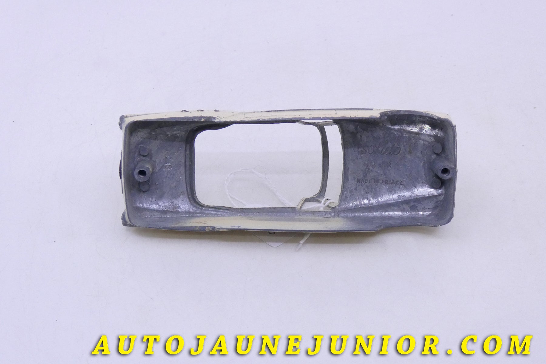 Le Solido Packard Clipper cabriolet est en vente sur Auto Jaune Junior ! Découvrez nos collections de diecast Tekno, Politoys, Mebetoys, Mercury, Joal, Diapet, Märklin, TootsieToys.AutoJaune Junior ; Vous avez le même jouet ? Profitez de notre expertise pour vous accompagner dans la vente de vos modèles ou votre collection ! Nous achetons tous lots de miniatures ! Contactez nous !