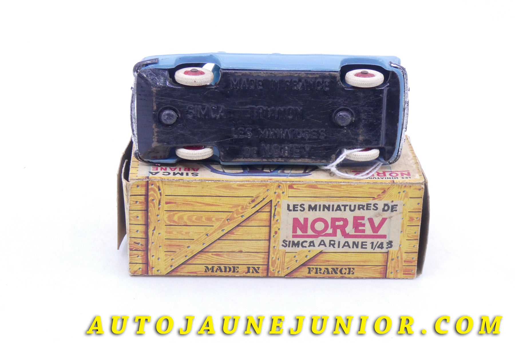 Le Norev Simca Ariane est en vente sur Auto Jaune Junior ! Découvrez nos collections de diecast Tekno, Politoys, Mebetoys, Mercury, Joal, Diapet, Märklin, TootsieToys.AutoJaune Junior ; Vous avez le même jouet ? Profitez de notre expertise pour vous accompagner dans la vente de vos modèles ou votre collection ! Nous achetons tous lots de miniatures ! Contactez nous !