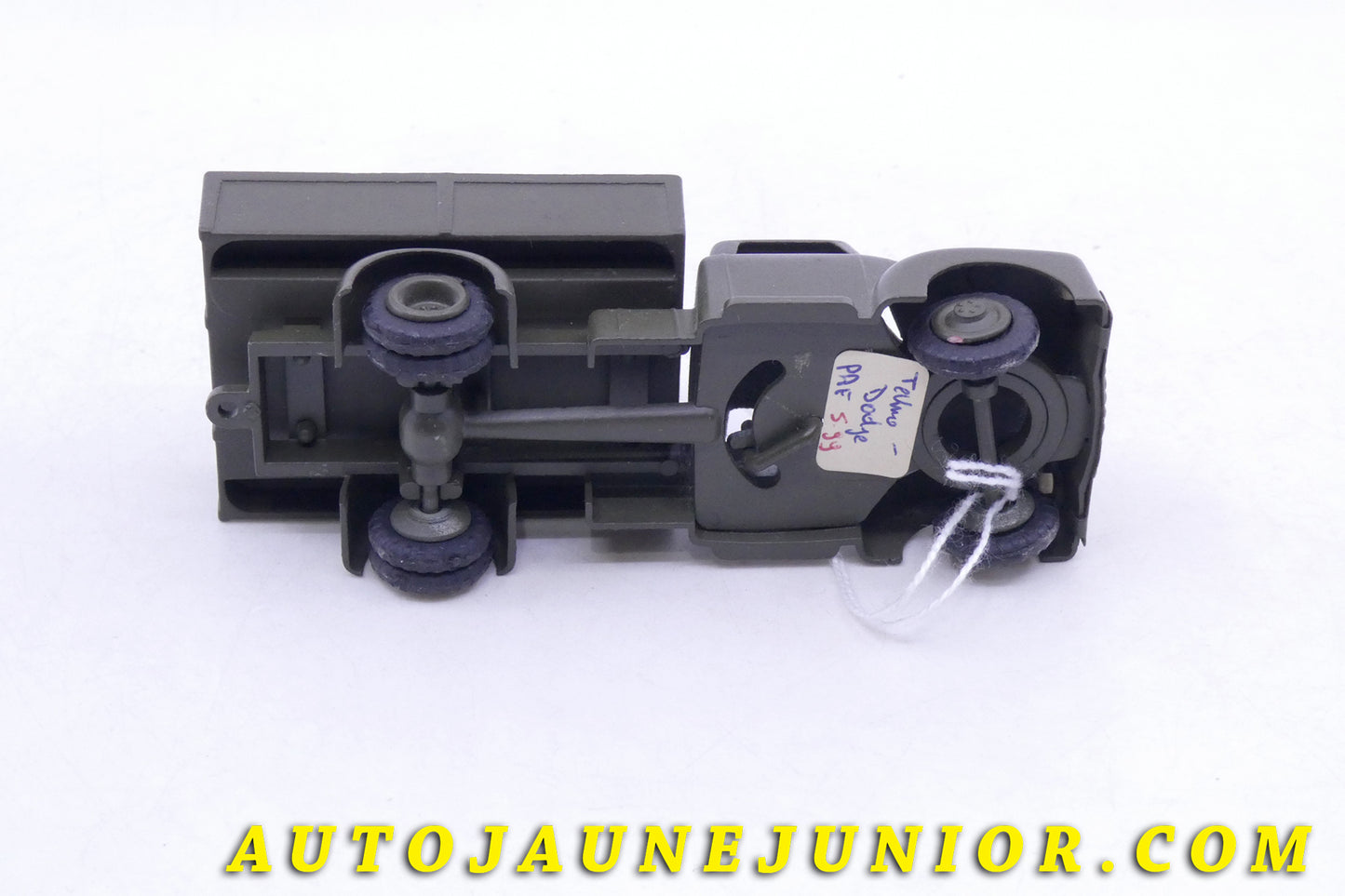 Le Tekno Dodge camion ridelles militaire US army est en vente sur Auto Jaune Junior ! Découvrez nos collections de diecast Tekno, Politoys, Mebetoys, Mercury, Joal, Diapet, Märklin, TootsieToys.AutoJaune Junior ; Vous avez le même jouet ? Profitez de notre expertise pour vous accompagner dans la vente de vos modèles ou votre collection ! Nous achetons tous lots de miniatures ! Contactez nous !