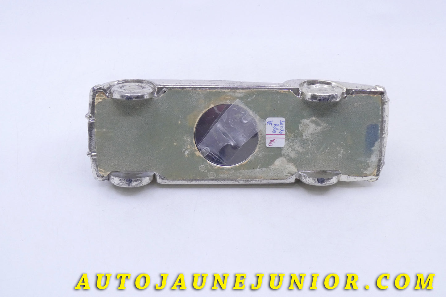 Le Suède Rolls Royce Silver Cloud Tirelire est en vente sur Auto Jaune Junior ! Découvrez nos collections de diecast Tekno, Politoys, Mebetoys, Mercury, Joal, Diapet, Märklin, TootsieToys.AutoJaune Junior ; Vous avez le même jouet ? Profitez de notre expertise pour vous accompagner dans la vente de vos modèles ou votre collection ! Nous achetons tous lots de miniatures ! Contactez nous !