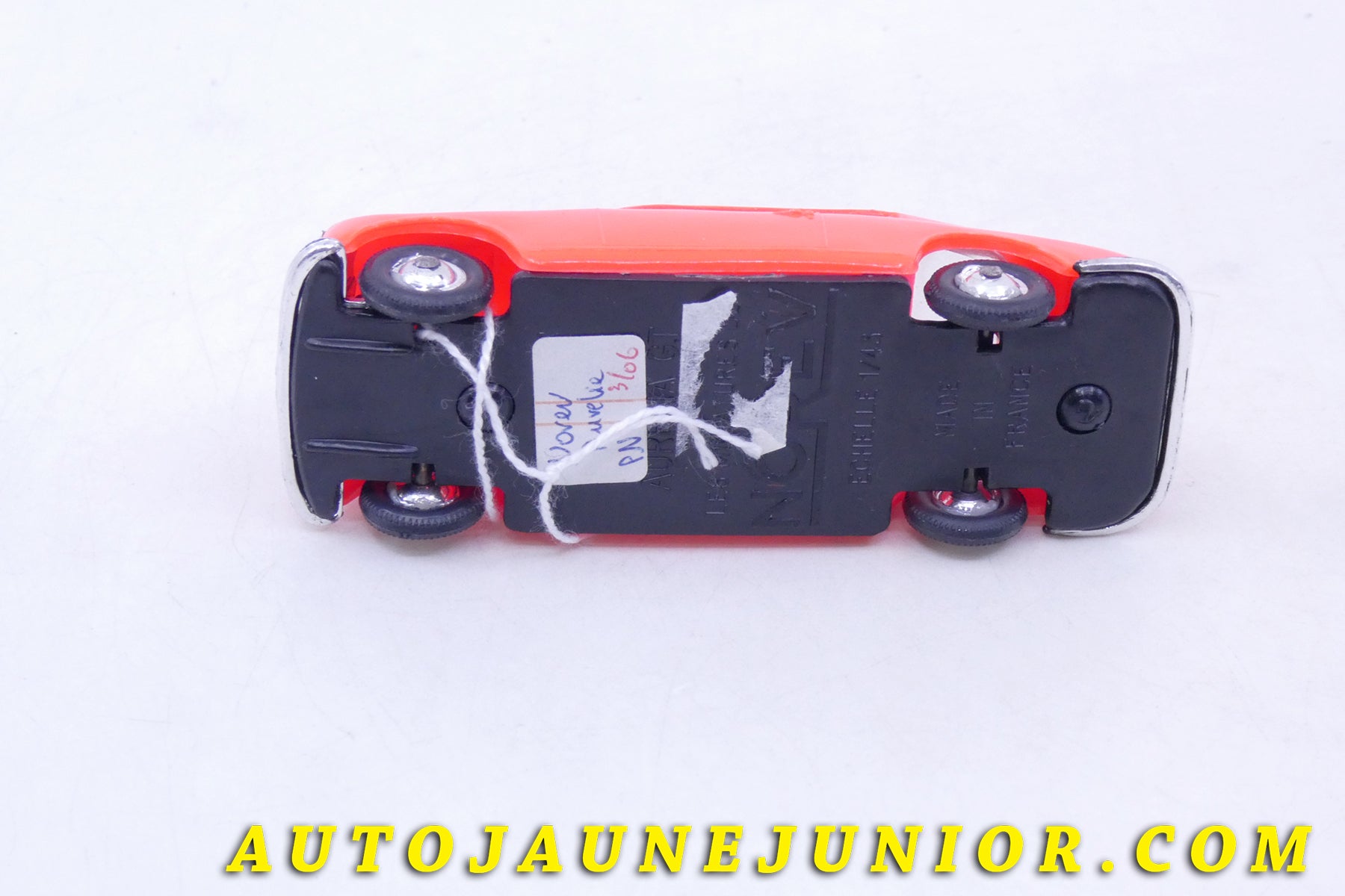 Le Norev Lancia Aurélia est en vente sur Auto Jaune Junior ! Découvrez nos collections de diecast Tekno, Politoys, Mebetoys, Mercury, Joal, Diapet, Märklin, TootsieToys.AutoJaune Junior ; Vous avez le même jouet ? Profitez de notre expertise pour vous accompagner dans la vente de vos modèles ou votre collection ! Nous achetons tous lots de miniatures ! Contactez nous !