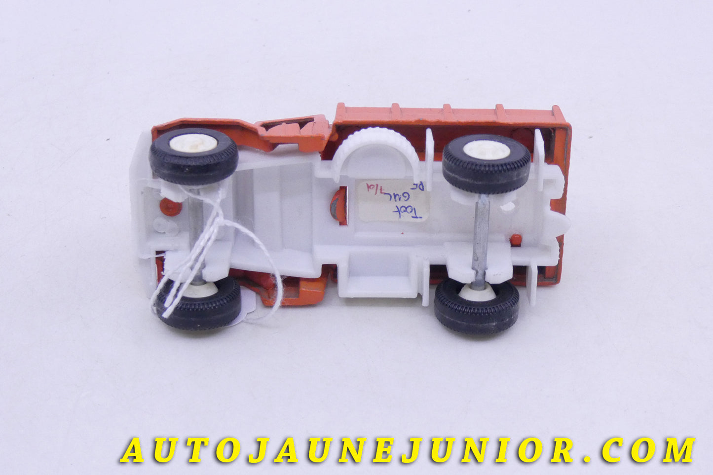 Le Tootsietoys GMC Camion Ridelles est en vente sur Auto Jaune Junior ! Découvrez nos collections de diecast Tekno, Politoys, Mebetoys, Mercury, Joal, Diapet, Märklin, TootsieToys.Vous avez le même jouet ? Profitez de notre expertise pour vous accompagner dans la vente de vos modèles ou votre collection ! Nous achetons tous lots de miniatures ! Contactez nous !