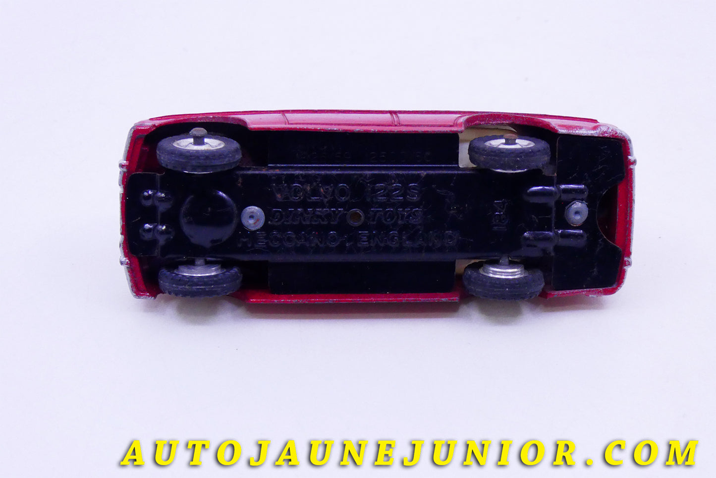 Le #3416 - Dinky Toys - Volvo - 122 S est en vente sur Auto Jaune Junior ! Tekno, Politoys, Mebetoys, Mercury, Joal, Diapet, Märklin, TootsieToys.Vous avez le même jouet ? Profitez de notre expertise pour vous accompagner dans la vente de vos modèles ou votre collection ! Nous achetons tous lots de miniatures ! Contactez nous ! contact@autojaunejunior.com.