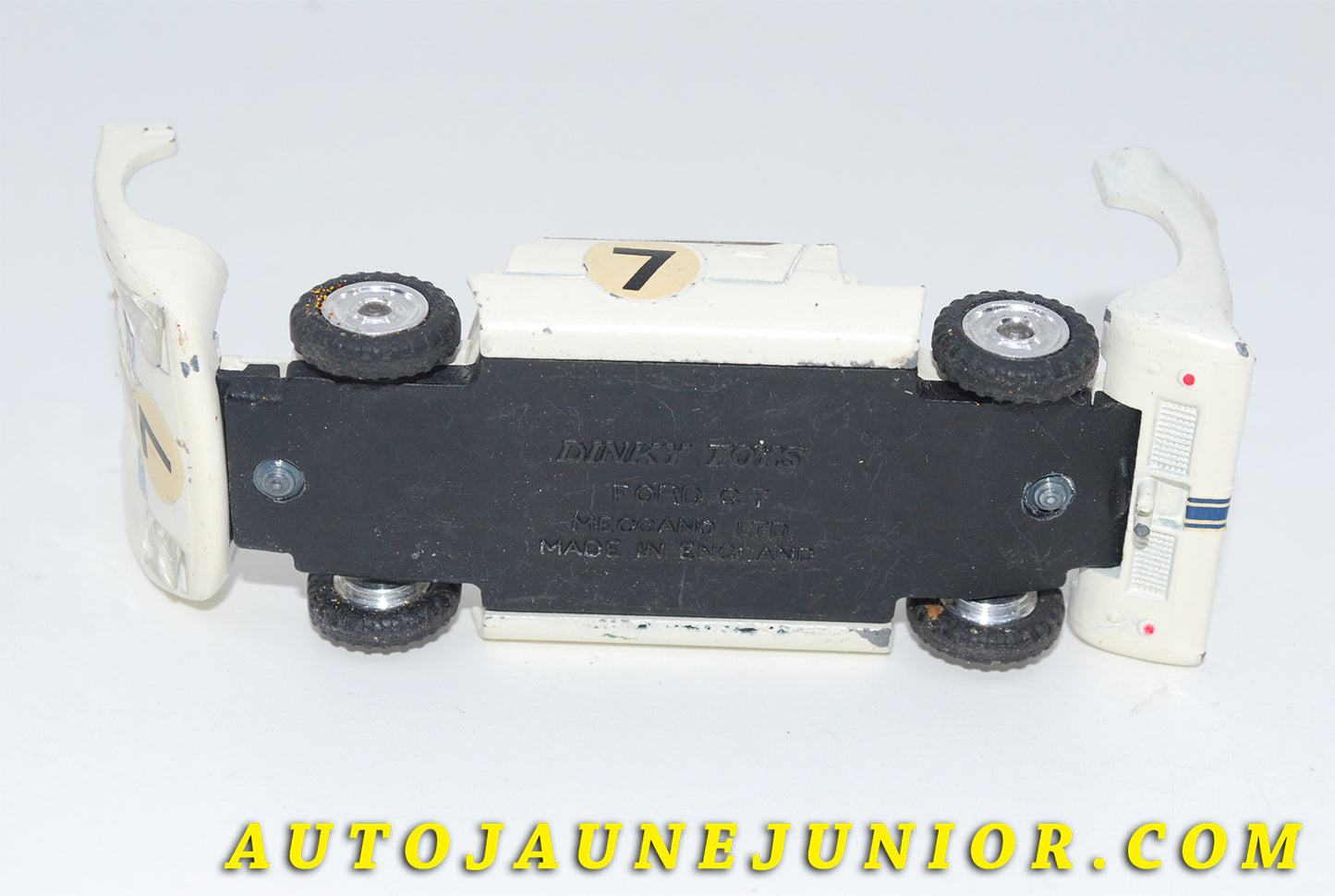 Le #3448 - Dinky Toys - Ford - GT 40 est en vente sur Auto Jaune Junior ! Tekno, Politoys, Mebetoys, Mercury, Joal, Diapet, Märklin, TootsieToys.Vous avez le même jouet ? Profitez de notre expertise pour vous accompagner dans la vente de vos modèles ou votre collection ! Nous achetons tous lots de miniatures ! Contactez nous ! contact@autojaunejunior.com.