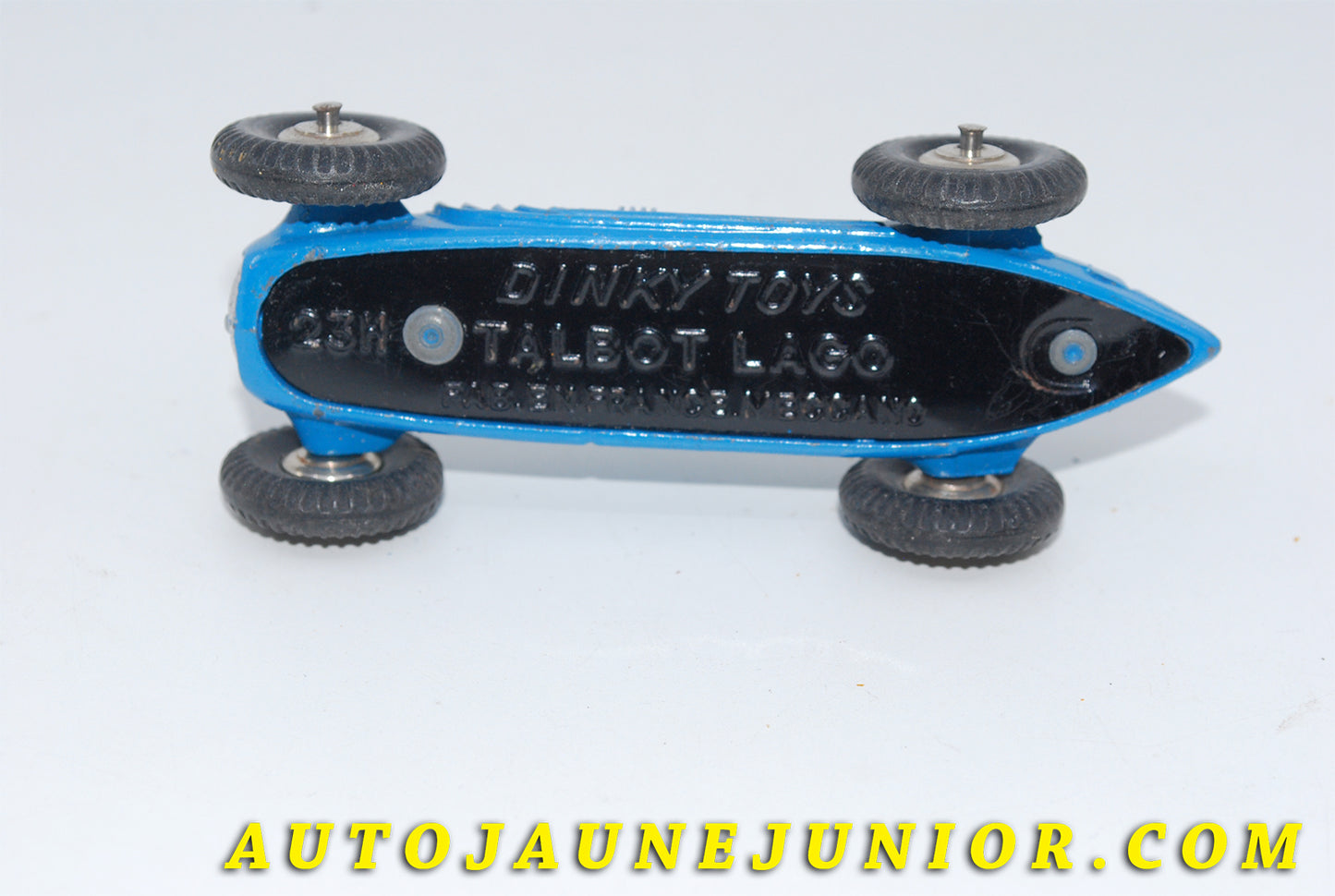 Le #3450 - Dinky Toys - Talbot - Lagot (jantes chromées) est en vente sur Auto Jaune Junior ! Tekno, Politoys, Mebetoys, Mercury, Joal, Diapet, Märklin, TootsieToys.Vous avez le même jouet ? Profitez de notre expertise pour vous accompagner dans la vente de vos modèles ou votre collection ! Nous achetons tous lots de miniatures ! Contactez nous ! contact@autojaunejunior.com.
