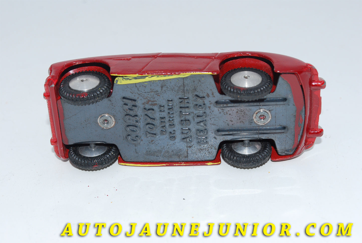 Le #3451 - Corgi Toys - Austin Healey - 100 Cabriolet est en vente sur Auto Jaune Junior ! Tekno, Politoys, Mebetoys, Mercury, Joal, Diapet, Märklin, TootsieToys.Vous avez le même jouet ? Profitez de notre expertise pour vous accompagner dans la vente de vos modèles ou votre collection ! Nous achetons tous lots de miniatures ! Contactez nous ! contact@autojaunejunior.com.